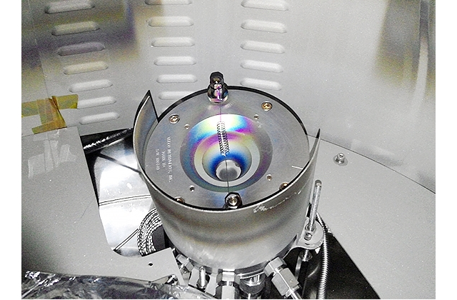 Ионный источник